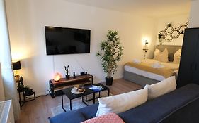 Cozy Jungle Magdeburg - Modernes Apartment mit eigenem Parkplatz
